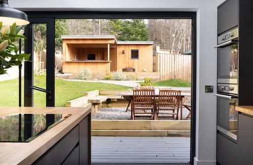 Glenmore Cabaña | Two Queens Houses - a house that sleeps 10 guests in 5 bedrooms