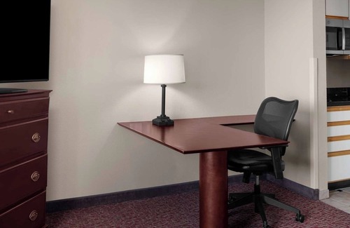 Hillsboro Hotel | Two Relaxing Suite Retreat with Full Kitchen & On-Site Fireplace | Free Parking