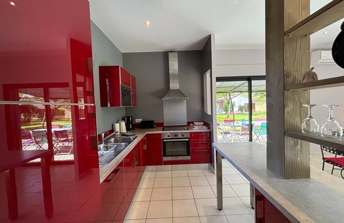 Saint-Vincent-de-Cosse Cabaña | DOMINIO DE 2 ESPACIOSAS VIVIENDAS DE MADERA ESPÍRITU LOFT CON PISCINA CERCADA PRIVADA