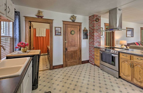 Two Rivers Casa | ¡NUEVO! Two Rivers Getaway - ¡Camina hasta el lago Michigan!