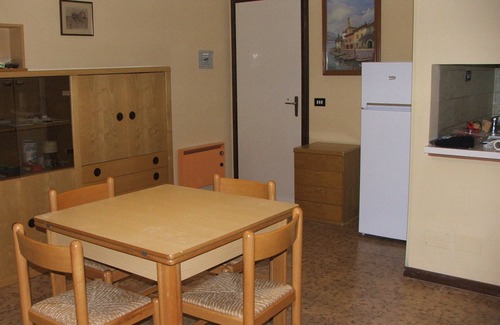 San Benedetto di Lugana Apartamento | APARTAMENTO DE DOS HABITACIONES RODEADO DE VERDE EN UNA RESIDENCIA TRANQUILA CON PISCINA