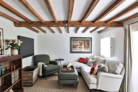 Upper Oddington Casa | Two Rose Walk Cottage Cotswolds