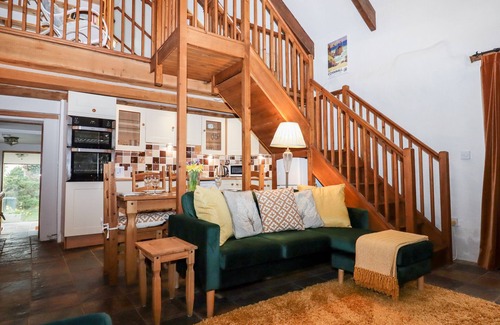 Sourton Cabaña | TWO SHOES COTTAGE, pet friendly, with open fire in Sourton Down