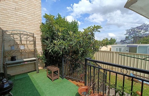 Guildford Casa | Two Single Beds with Balcony | Bath tub (SHARED ACCOMODATION)