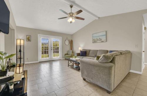 Lynn Haven Casa | Two Spaces in One Main House and Guest House 25 Min to PCB