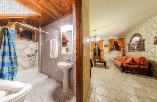 Akrotiri Villa | Dos pisos Villa con piscina privada