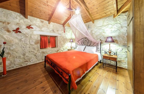 Akrotiri Villa | Dos pisos Villa con piscina privada
