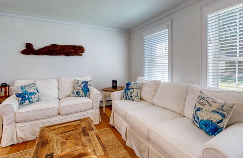 West Kennebunk Casa | Two-Story Family-Friendly Home w/Deck, Gas Grill, Free WiFi, Washer/Dryer, Patio