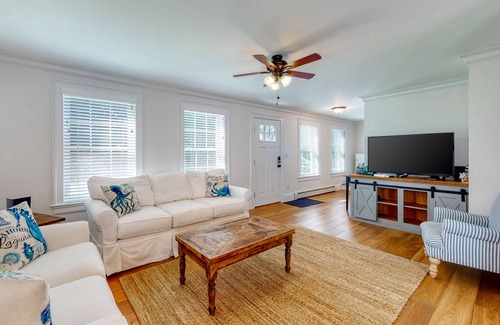 West Kennebunk Casa | Two-Story Family-Friendly Home w/Deck, Gas Grill, Free WiFi, Washer/Dryer, Patio