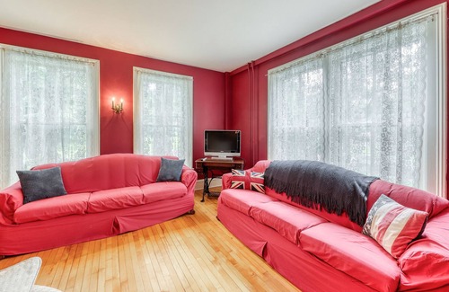 Arlington Casa | Two-Story Home w/Patio, Gas Grill, Wood Fireplace, Free WiFi, & Mountain Views