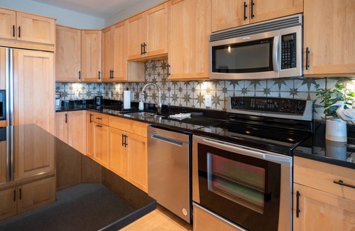 Spring Lake Condominio | Two Story Upscale Condo w/Amazing Lake Views