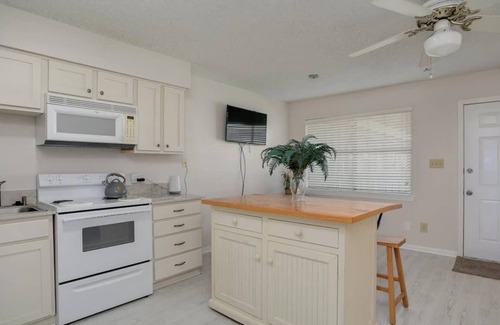 Orange Beach East Condominio | Two Suns at The Beach - White Sand and Shopping