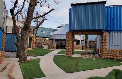 Fort Sill Apartamento | Two Tiny Houses Stacked together for twice the fun!
