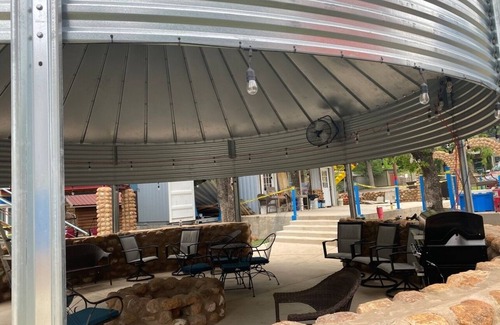 Fort Sill Apartamento | Two Tiny Houses Stacked together for twice the fun!