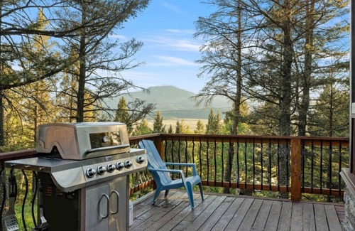 Island Park Apartamento | Two Top Stop - Hot Tub Arcades Air Hockey Views YSNP