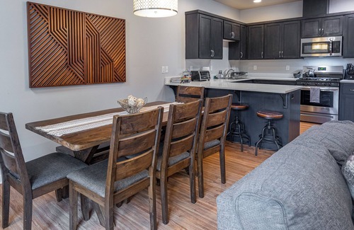 Corvallis Casa | TWO townhomes for your giant group!