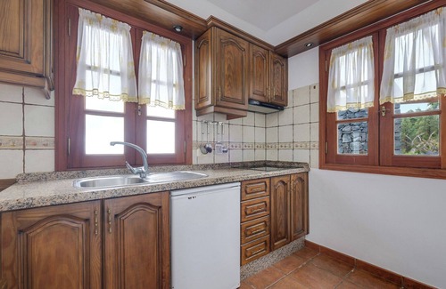 Buen Paso Villa | Dos casas típicas de Canarias en "Finca la Sorriba" con vistas al mar, piscina y Wi-Fi