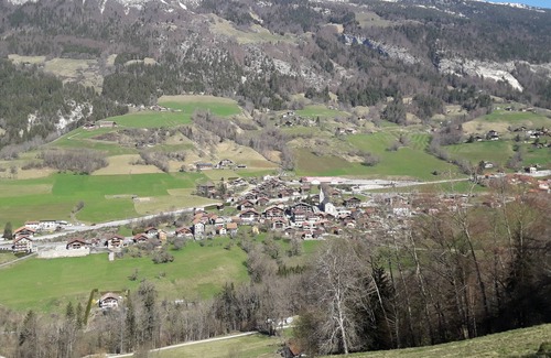 Les Villards-sur-Thones Chalet De Esquí | Chalet de dos unidades con impresionantes vistas desde la terraza sur cerca del pueblo.