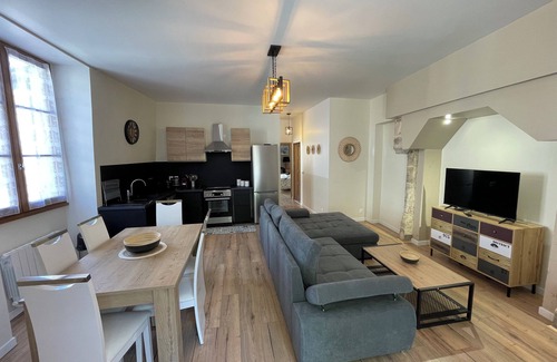 Beaulieu-sur-Dordogne Casa | Two vacation homes on the property