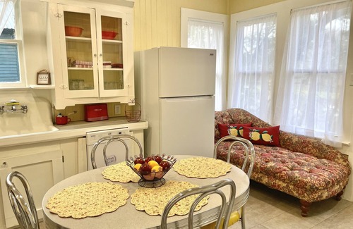 Lafayette Cabaña | TWO Waterfront Cottages: 1 Modern, 1 Old-Fashioned + 2.5 acres on BAYOU!