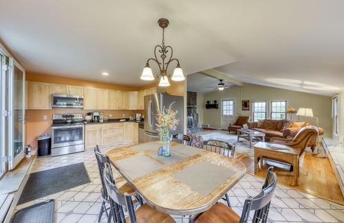 Stowe Casa | Two wonderful escapes with full kitchens, WiFi, private hot tub, & gas grill