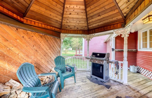 Stowe Casa | Two wonderful escapes with full kitchens, WiFi, private hot tub, & gas grill
