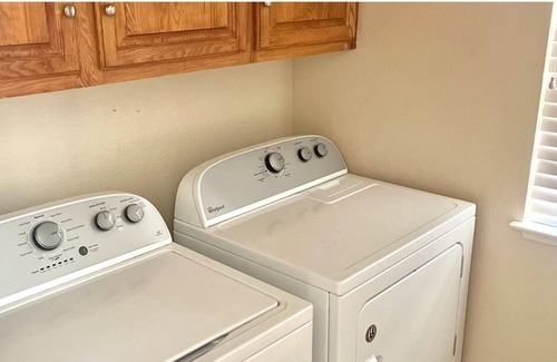 Rocklin Casa | TwoStory comfy Family Home 🪵🔥Fully Stocked, located in the heart of Rocklin,CA