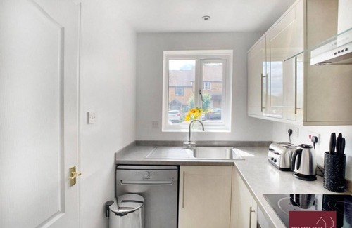 Henley Casa | Twyford - Modern 2 Bedroom House - With Garden