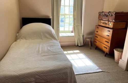 Llanengan Casa | TY CAPEL ABERSOCH beaches, comfy beds, super Wi-Fi, TV, wood fires, garden, bbq