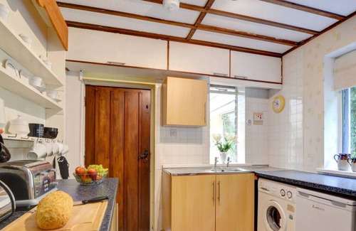 Machynlleth Casa | Esta atractiva casa de piedra se encuentra sobre el río Dulas, rodeada por las colinas boscosas del