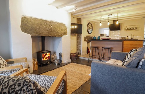 Ffestiniog Cabaña | TY DYFFRYN, pet friendly, with open fire in Llan Ffestiniog
