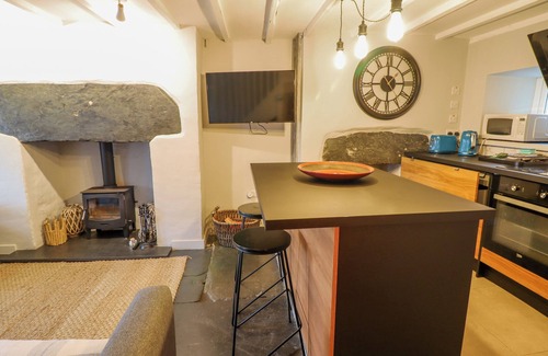 Ffestiniog Cabaña | TY DYFFRYN, pet friendly, with open fire in Llan Ffestiniog