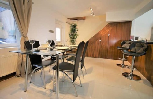Plasnewydd Apartamento | Ty Glas Mews by Property Promise