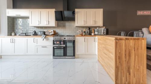 Newport Casa | Tŷ Hapus Newport - Luxury 4 Bedroom Home