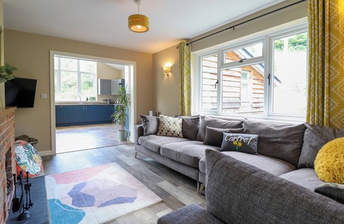 Llanfair Caereinion Cabaña | TY ISAF, pet friendly, with open fire in Llanfair Caereinion