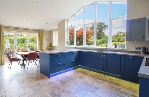 Llanfair Caereinion Cabaña | TY ISAF, pet friendly, with open fire in Llanfair Caereinion