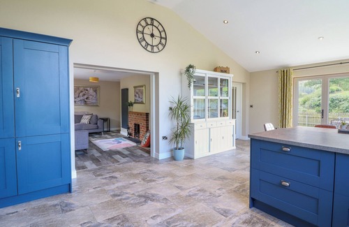 Llanfair Caereinion Cabaña | TY ISAF, pet friendly, with open fire in Llanfair Caereinion