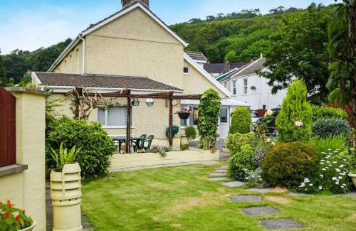 Llanelli Casa | Ty Lewis Cottage
