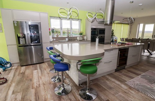 Llanrhidian Higher Cabaña | TY MARLYN, pet friendly, luxury holiday cottage in Crofty