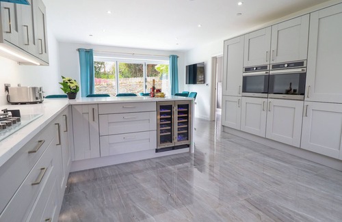 Penrhyndeudraeth Cabaña | TY MAWR, pet friendly, with hot tub in Penrhyndeudraeth