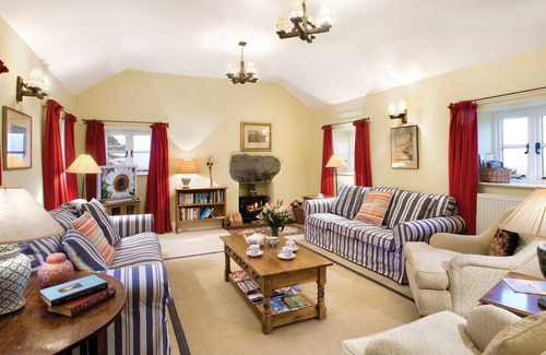 Eglwysbach Cabaña | Situado en Bodnant Estate, Ty Newydd tiene capacidad para 8 personas más una cuna de viaje en cuatro habitaciones.