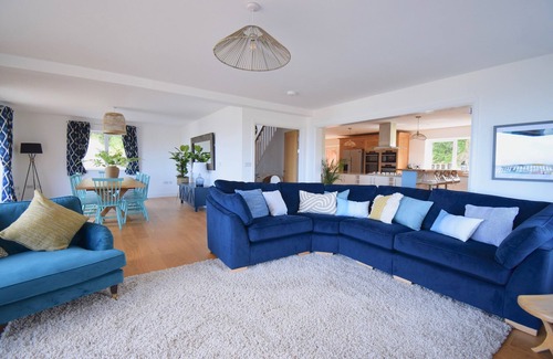New Quay Casa | TY NI, pet friendly, luxury holiday cottage, with hot tub in New Quay