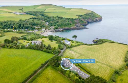 Dinas Cross Casa | Ty Perci Penrhiw