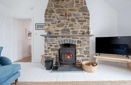 Dinas Cross Casa | Ty Perci Penrhiw