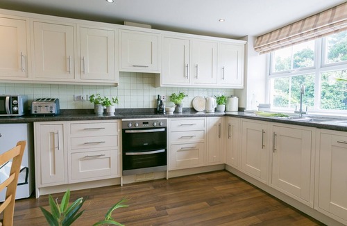 Brynsiencyn Cabaña | Ty Poeth - a dog that sleeps 8 guests in 4 bedrooms