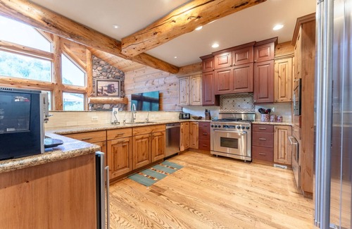Crested Butte Casa | TY Slate River Camp/Luxury Log Home W/Private Fishing on the Slate River!