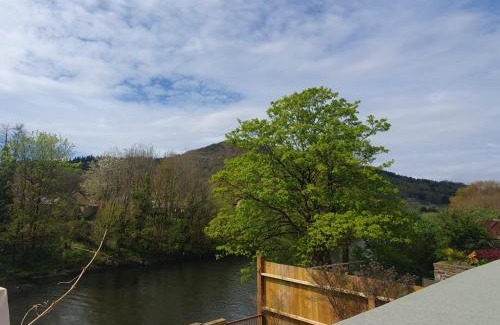 Taff's Well Apartamento | Ty Taf 2 Bed Cottage with Deck & Easy transport links