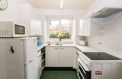 Llanfihangel Tal-y-llyn Casa | TY TWMP / TUMP COTTAGE, with a garden in Tal-Y-Bont-On-Usk