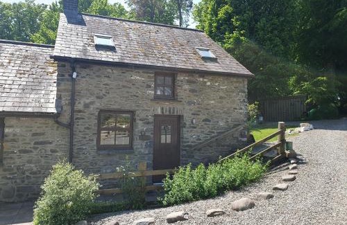 Llangybi Casa | Ty Twt