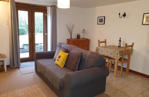 Llangybi Casa | Ty Twt